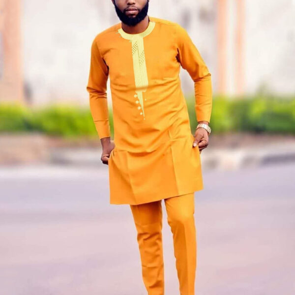 Boubou africain homme orange. Monde Africain, produits africains en ligne.