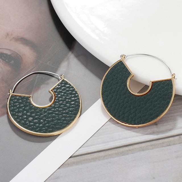 boucle doreille africaine cuir vert boucle d'oreille africaine ronde verte · boucle d'oreille africaine . Boucles d'oreilles à motif imprimé pour femmes africaines boucles d'oreilles .  goutte style ethnique hameçon boucle d'oreille femmes oreille bijoux (vert). Parcourez notre sélection de boucles d'oreilles africaines : vous y trouverez les meilleures pièces uniques ou personnalisées de nos boutiques. Le plus grand choix de boucles d'oreilles africaines au monde.  retrouvez plus de 15000 paires d'anneaux, boucles peules et masai, créoles en wax, kenté,. Boucles d'oreilles asymétriques et cauris cuir vert kaki  etsy vert kaki, cuir .  boucles d'oreilles en tissu africain wax et cuir recyclé noir moutarde. Accessoirisez votre tenue avec cette paire de boucle d'oreille africaine bi-matière.  nos bijoux sont réalisés à la main par de talentueux artisans touaregs. Découvrez nos offres boucle d oreilles africaine : large sélection de produits au meilleur prix  livraison gratuite à partir de 25€*  entreprise française. Bracelet de boucles d'oreilles, collier de cheville, bracelet en cuir, .  lxoen-boucles d'oreilles africaines vintage ethniques en pierre verte pour femmes. Votre recherche : boucles d'oreilles ethniques africaines ! retrouvez des millions de produits fait-main imaginés et conçus par des créateurs français. Egalement des boucles d'oreilles imprimées d'inspiration africaine. Découvrez notre collection de boucles d'oreilles longues.  boucles d'oreilles pendantes (turquoise africaine). Le lin est imprimé d'un motif wax africain retravaillé . Boucles d'oreilles en cuir uni masque ethnochic style afrique / inca couleur et fermoir au choix. Nous proposons ces boucles d'oreilles africaines dans plusieurs couleurs : blanc; bleu clair; multicolore; orange; vert. . Vetements africains en France