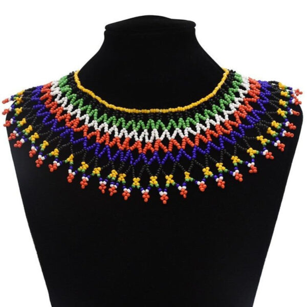 collier africain traditionnel. Monde Africain boutique en ligne de mode africaine.