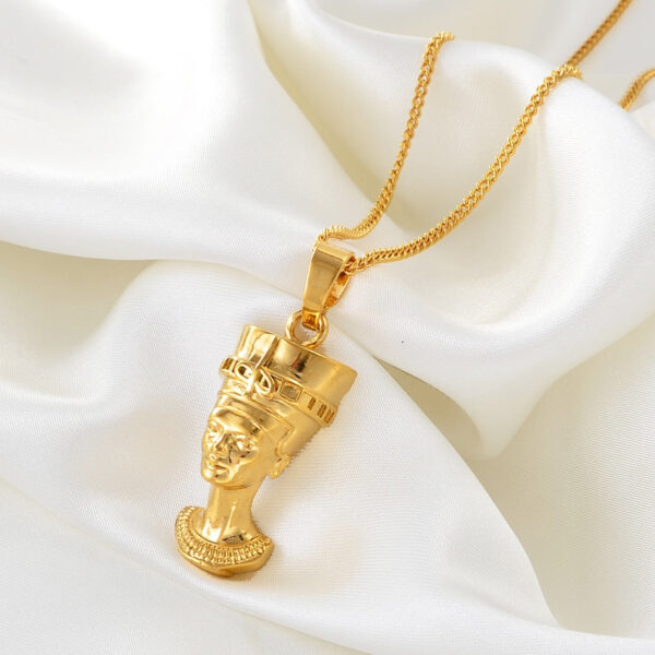 collier pendentif nefertiti. Monde Africain boutique en ligne de mode africaine.